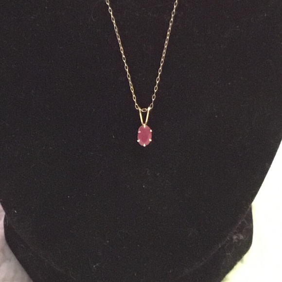 Lovely 10k gold & ruby necklace & earrings set - Picture 2 of 6